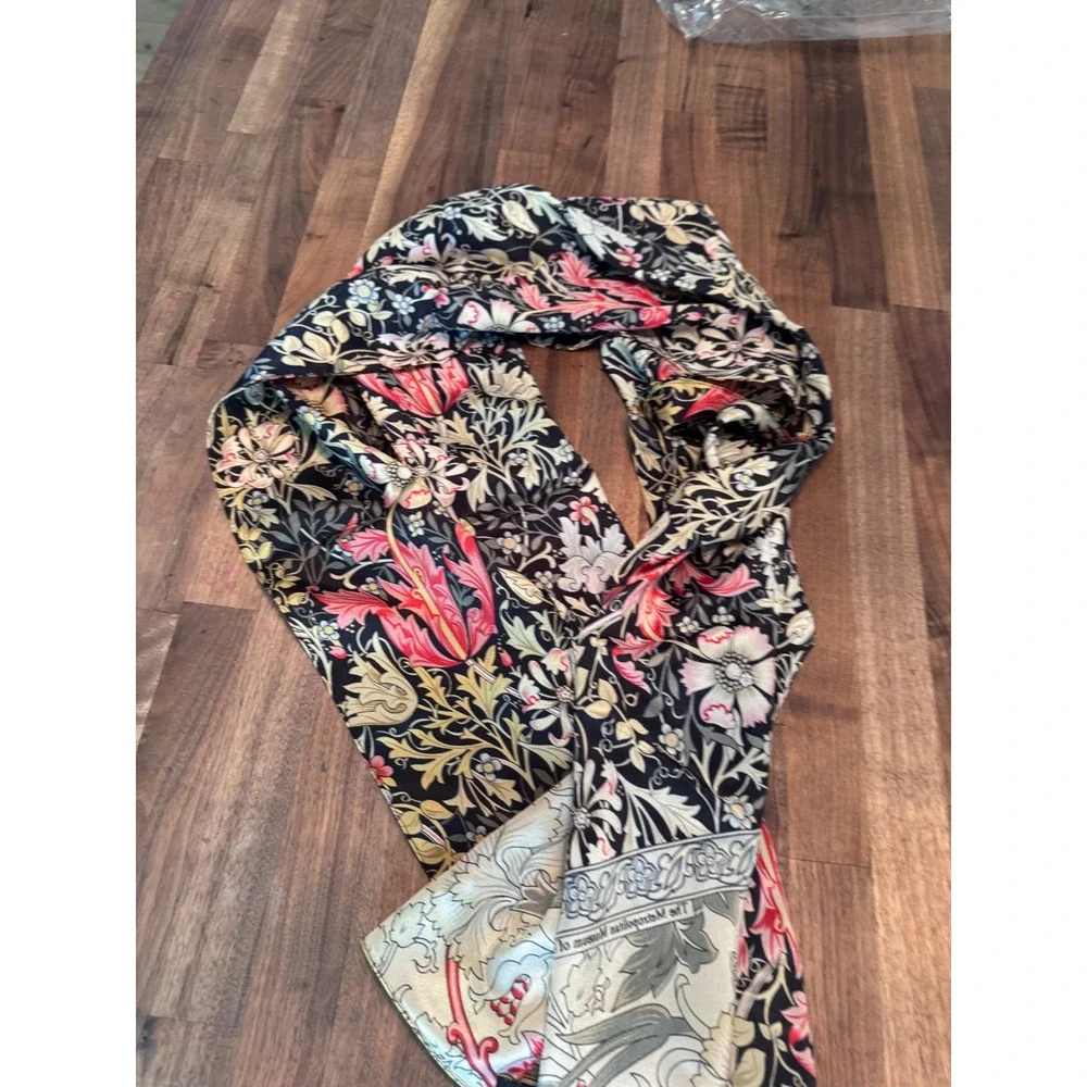 The Met William Morris Floral Silk Scarf Metropolitan Museum of Art NWT